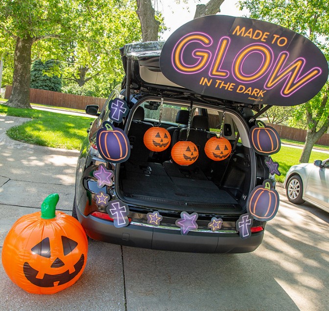 Glow with God Trunk-or-Treat Decorating Kit -26 Pc.