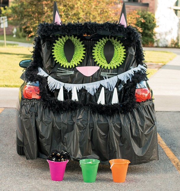 Black Cat Trunk-or-Treat Decorating Kit - 50 Pc.