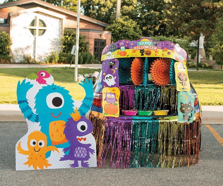 Halloween Trunk-or-Treat Decorating Kit - 33 Pc.