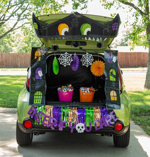 Value Haunted House Trunk-or-Treat Decorating Kit - 17 Pc.